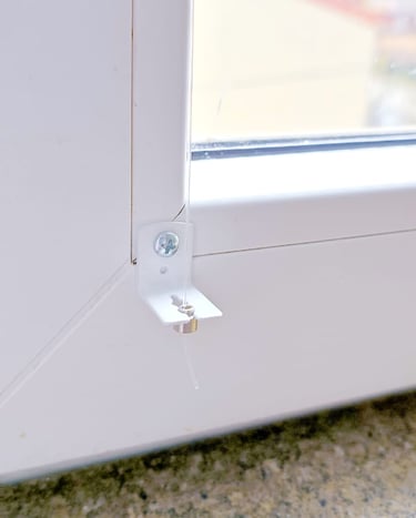 Jaluzele - rolete pe comanda - cu livrare in toata tara - Producator rolete textile simple cu fixare