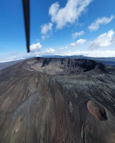 helicopter, piton de la fournaise