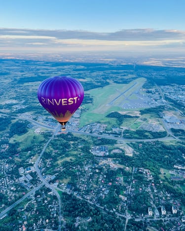 Rinvest oro balionas skrenda vilniuje