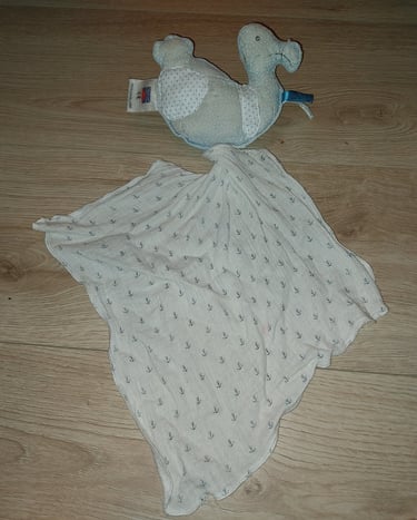 doudou en forme de dodo illustrant le nom de l'entreprise de sophie jobbé duval dodo nauje