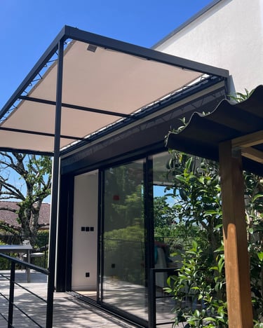 pergola avec toile tendu réalisé à ruy montceau