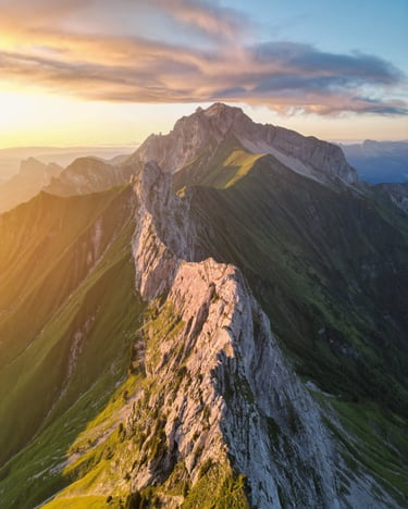 Prise de vue aérienne par drone dans les Alpes – Montagne en Drone
