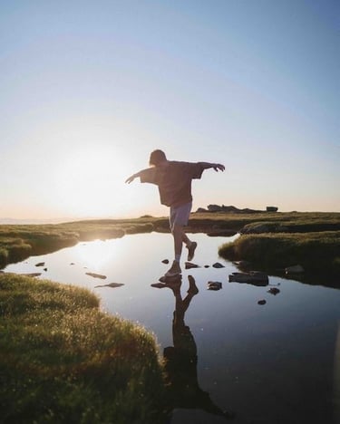 Un adulte retrouve son élan lors d'une séance de danse intuitive en région nantaise