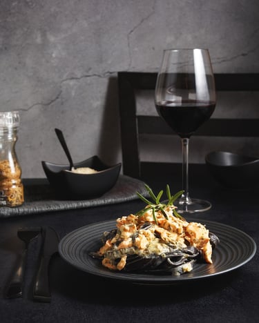 tagliatelles a l encre de seche et saumon au romarin-thierry le moel photographe