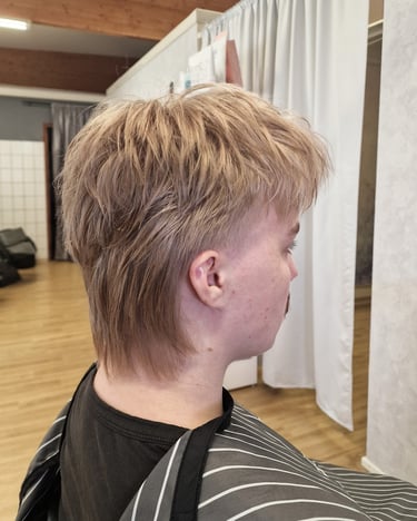 Mullet miesten hiusmalli. Studio Naava parturi Raisiossa.