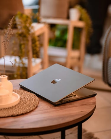 virtuaaliassistentti tietokoneella