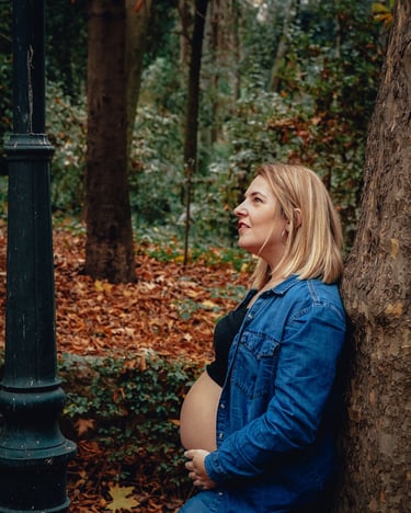 madre embarazada tocándose la barriga