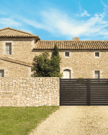 portail coulissant dans un chateau près de lyon