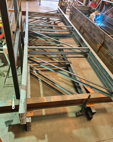 Estrutura para reforço estrutural de transportadora de correia