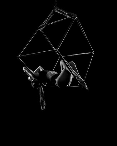 Cube aérien en clair obscur Maude Tourret photography