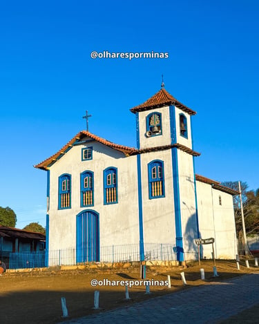 Fachada da Igreja de Nossa Senhora do Rosário em Curralinho MG, distrito de Diamantina
