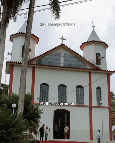 Fachada da Igreja Matriz Nossa Senhora das Oliveiras em Itambé do Mato Dentro MG