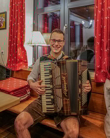 Akkordeon und Gesang unserer Tanzlmusi-Besetzung