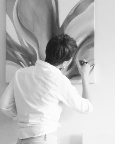 Anya Baboyedova, abstract painter, in her Florida art studio