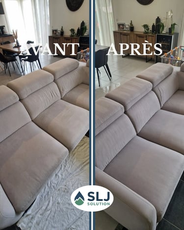 Avant après nettoyage professionnel d’un canapé d’angle beige clair dans un salon moderne.