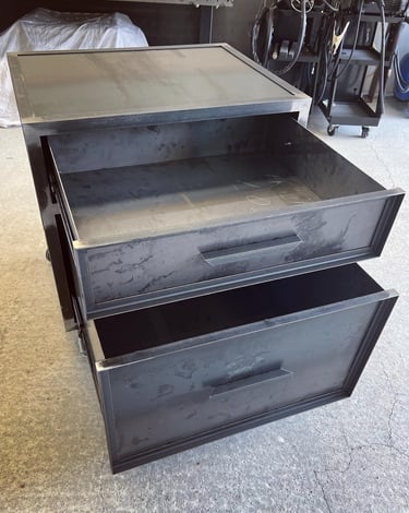 Desserte de bureau sur mesure en métal brut ou coloris au choix