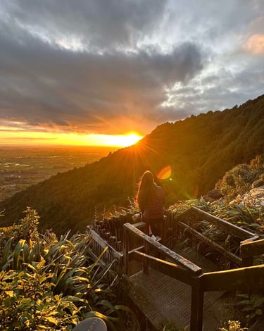 En lo alto de wairere falls, nueva zelanda