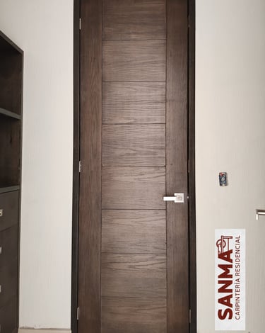 puerta de madera fraccionamiento