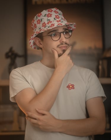 Photo de Raphaël VLR réfléchissant