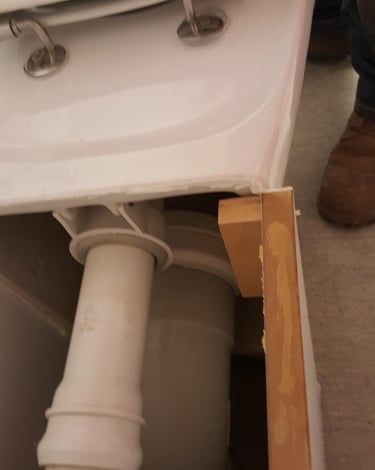 Leaking flush pipe