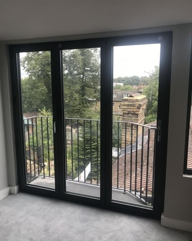 pvc kapı sistemiyle güçlendirilmiş balkon çıkışı