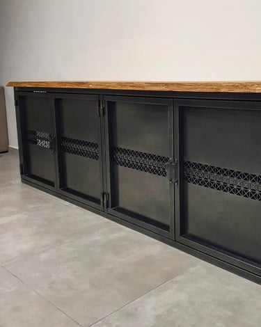 buffet acier bois réalisé en atelier de métallerie à bourgoin jallieu