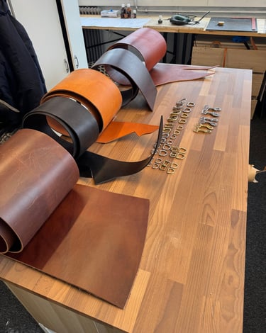 Atelier créatif fabrication collier et laisse pour chien à Carouge Genève, atelier de sellier