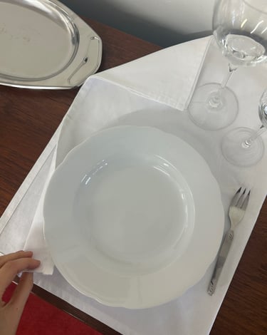 baltos porceliano lėkštės