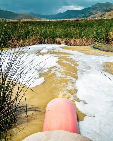 Titicaca Lake contaminated, obsolete oxidation plant Puno