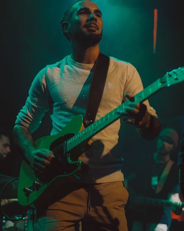 Garçon! à trois groupe festif pour de la musique et de la chanson estivale évènentiel fête mariages