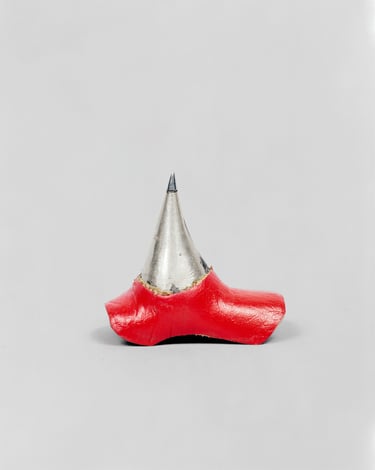 Monuments spurs for cock fighting