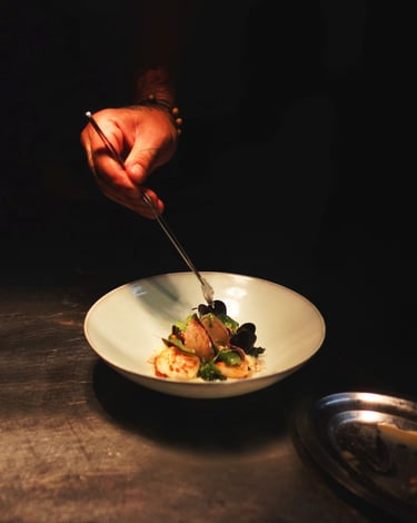 dressage dans la cuisine du restaurant Le frelon d'or-Thierry Le Moel Photographe