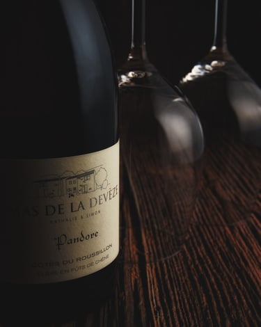photographie de bouteille de vin blanc mas de la deveze cotes du roussillon-thlmphoto