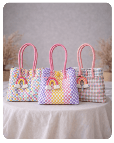 tas anyaman plastik mini handmade dengan aksen pelangi cocok untuk souvenir dan hadiah