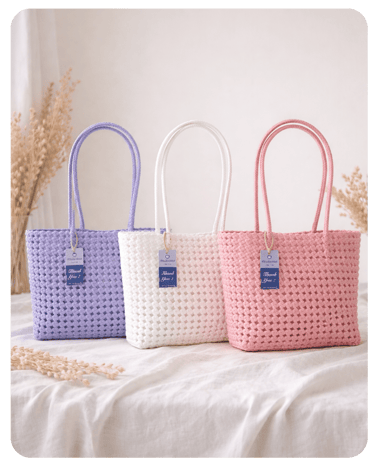 tas anyaman plastik handmade warna pastel ungu putih dan pink cocok untuk souvenir dan penggunaan ha