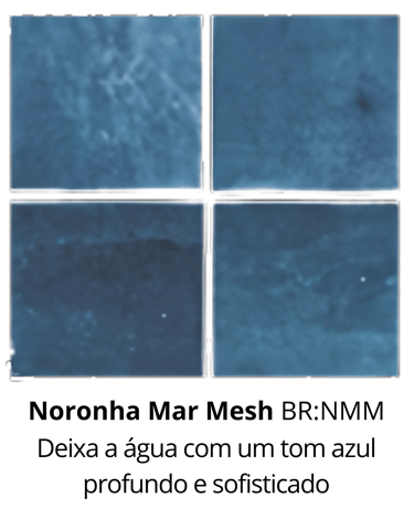 Revestimento cerâmico Noronha Mar da Sul Piscinas em Gravataí, deixa a água com um tom azul profundo