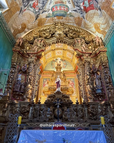 Vista do altar da Igreja Matriz de Ouro Branco MG