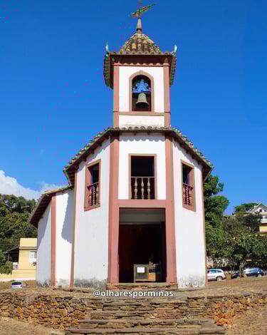 Vista frontal da Capela de Nossa Senhora do O em Sabara Minas Gerais