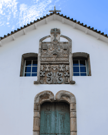 Vista frontal da Capela de Sant'Ana de Chapada em Ouro Preto MG