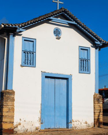 Faixa exterior da Capela do Senhor do Bonfim no Morro D'Água Quente em Catas Altas MG