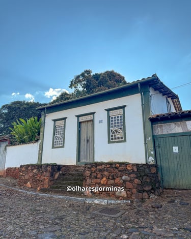 Casa histórica do periodo colonial em ruas de pedra em Sabará MG