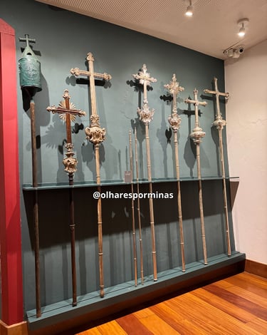 Algums cruzes históricas no Museu da Liturgia em Tiradentes, Minas Gerais