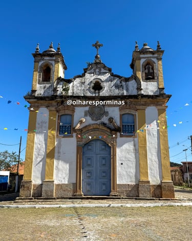 Frente da Igreja Matriz de Itatiaia, distrito de Minas Gerais, ponto turistico mineiro