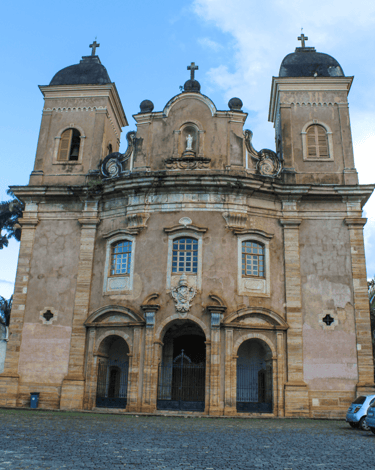 Vista externa da Igreja de São Pedro dos Clérigos em Mariana MG
