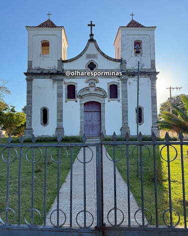 Igreja Matriz e histórica do periodo colonial em Acuruí, distrito de Itabirito em Minas Gerais
