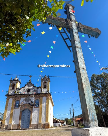 Igreja matriz de Itatiaia com a cruz a frente, ponto turistico do distrito de Ouro Branco
