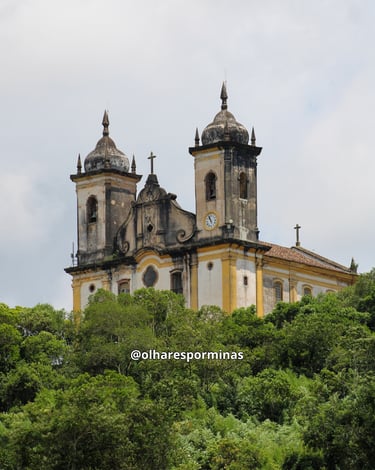 Igreja no alto em Ouro Preto Minas Gerais, ponto turistico nessa cidade turistica mineira