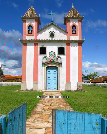 Vista externa da Igreja Matriz de Nossa Senhora dos Prazeres em Lavras Novas