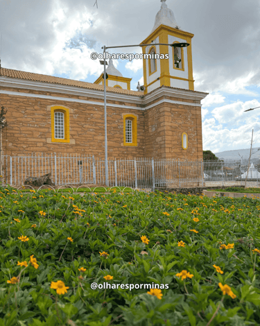 Vista lateral da igreja Matriz de Carrancas Minas Gerais
