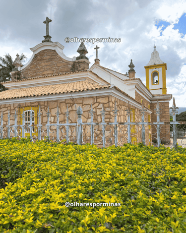Vista da parte traseira da igreja Matriz de Carrancas Minas Gerais